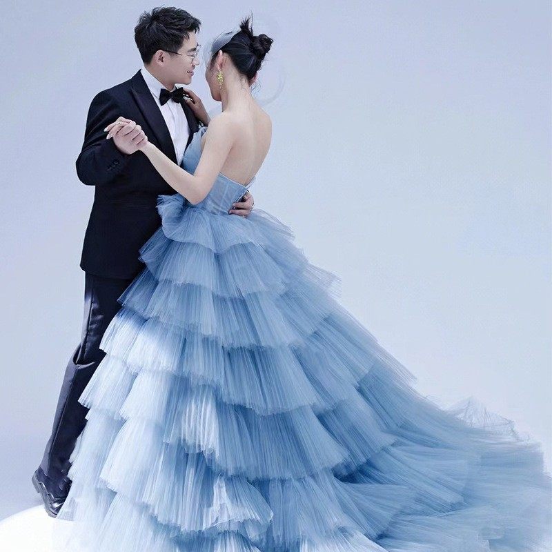 2022新款影楼主题蓝色主婚纱女摄影服装街拍写真蓬蓬纱一字肩婚纱图片