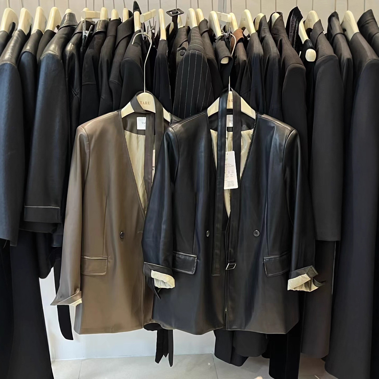 韩版气质PU皮V领双排扣休闲女西