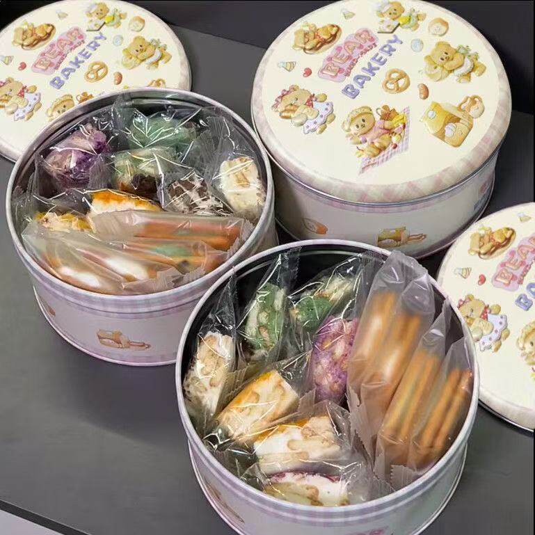 小熊铁盒香葱牛轧糖饼干雪花酥混装铁罐休闲零食礼盒