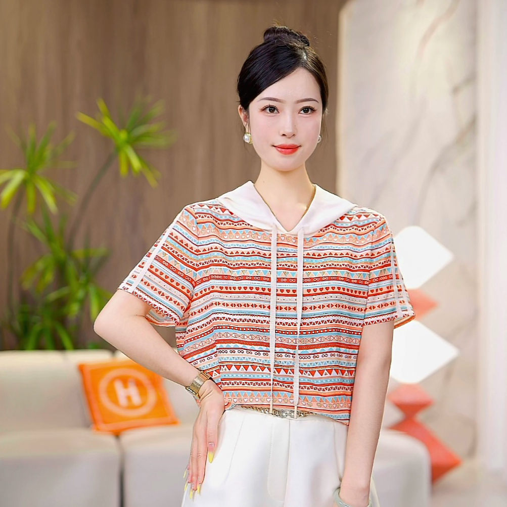 现货 漫步夏日~百搭短袖显瘦宽松印花T恤休闲连帽减龄上衣夏季新