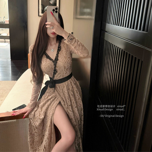 杜总家 原创秋冬名媛贵气千金感雪尼尔v领蕾丝连衣裙女 优雅香气