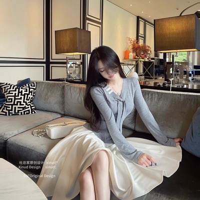 杜总家 TB艺术系*原创气质御姐韩系飘带V领设计感掐腰显瘦上衣女