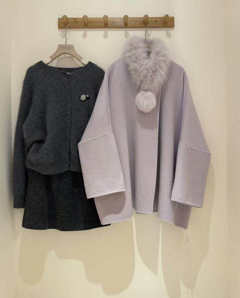 狐狸毛领双面羊毛呢斗篷大衣339元