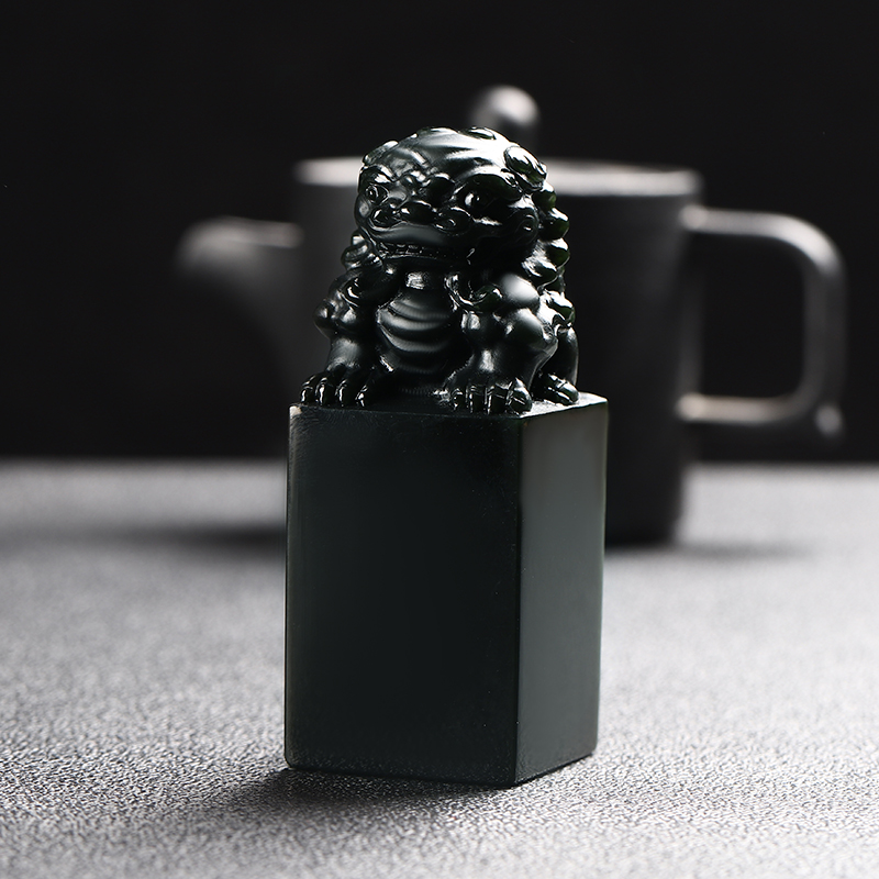 新疆和田玉青玉印章细料貔貅章