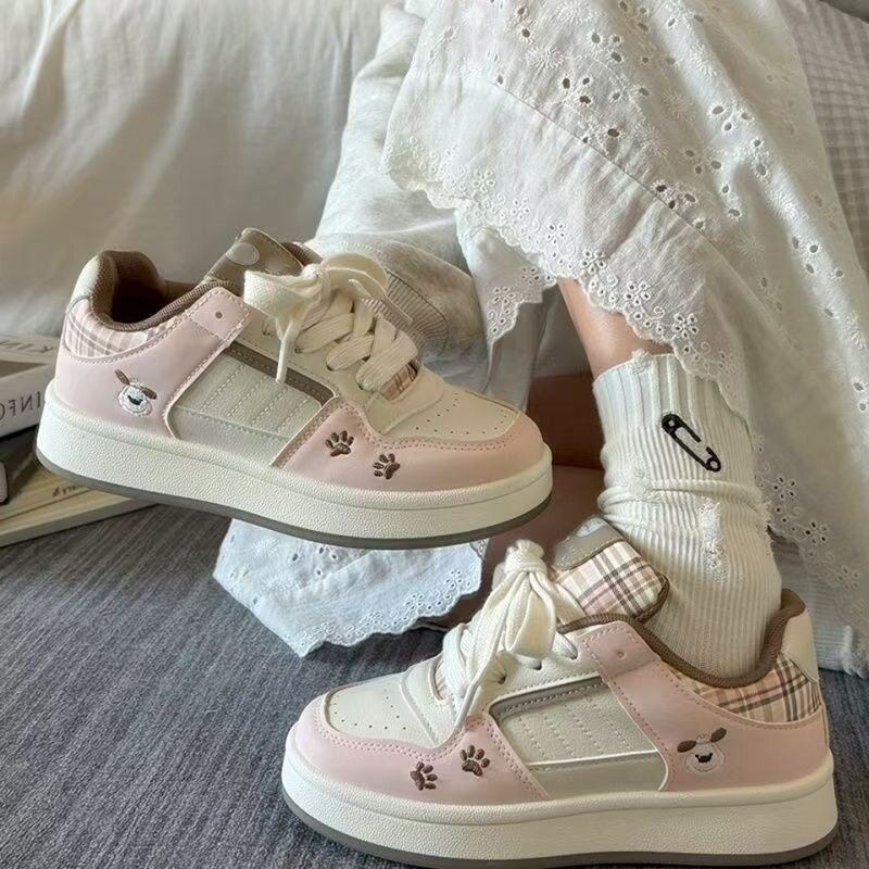 校园风小白鞋女款2026秋季新款透气板鞋ins百搭学生配裙子面包鞋