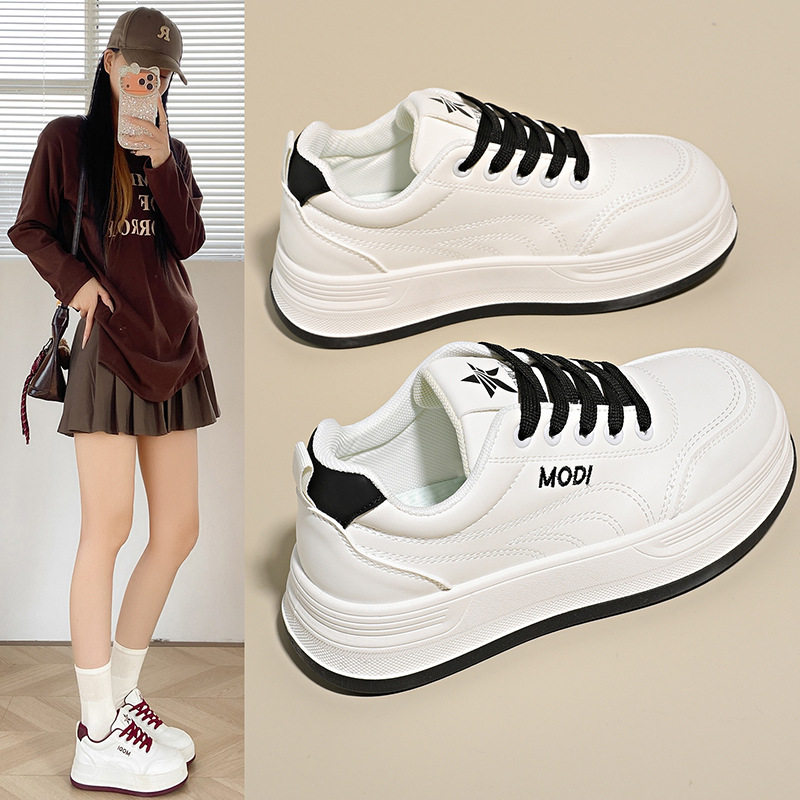厚底小白鞋女款2026新款春季女鞋子爆款软底轻便休闲运动透气板鞋