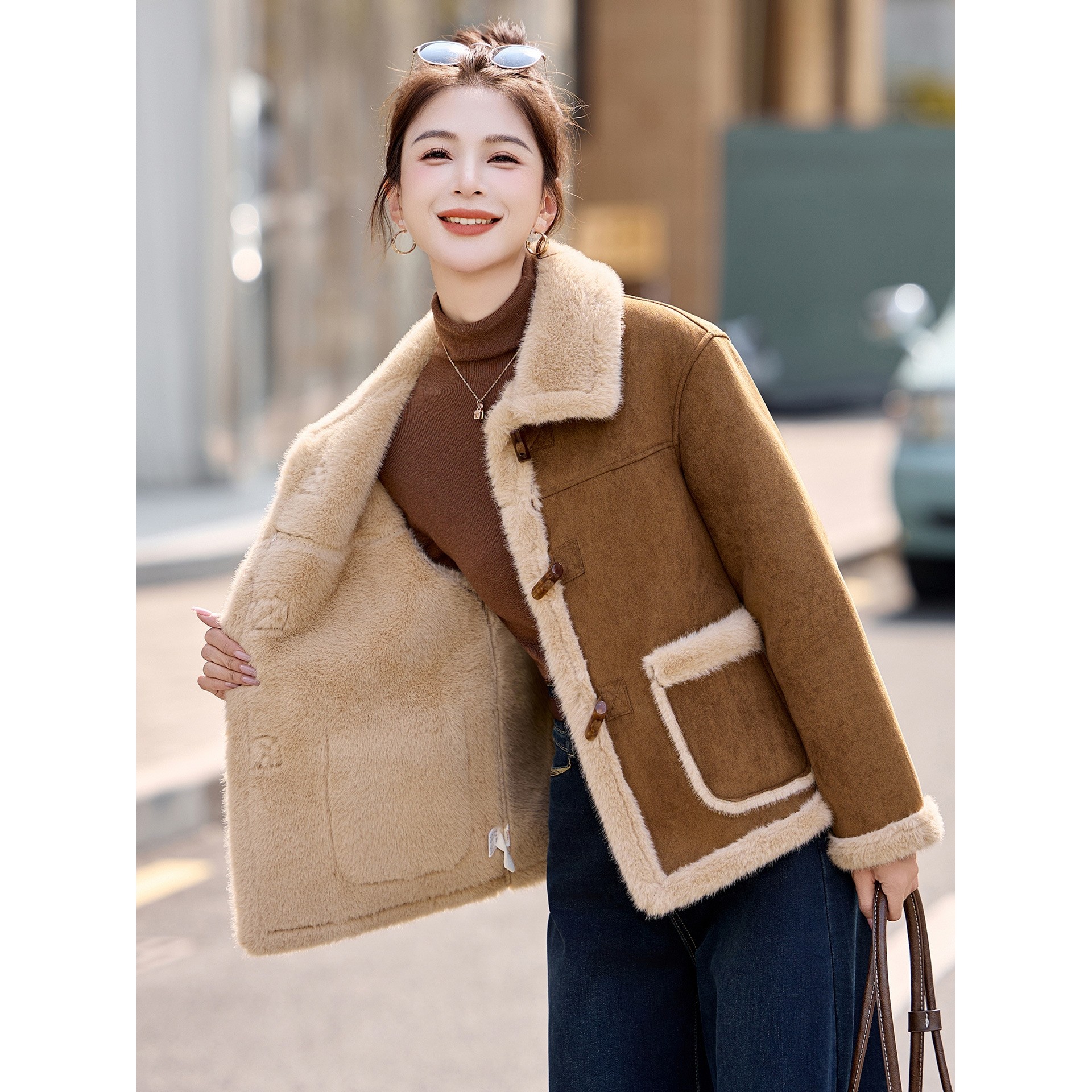 罗芬 故事面料女装官方2025秋冬新款设计感时尚大翻领加绒加厚皮