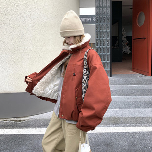 罗芬 故事面料女装官方实拍新红色羊羔毛翻领派克羽绒服外套女冬2