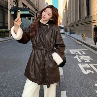 罗芬 故事面料女装官方实拍深咖色羊羔毛加绒厚皮衣外套2025新款