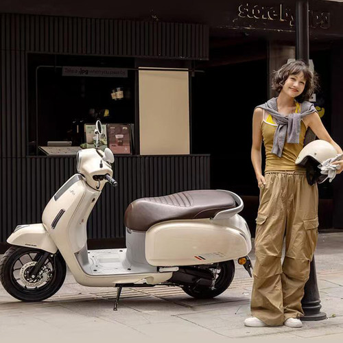 HONDA五羊本田女装踏板摩托车