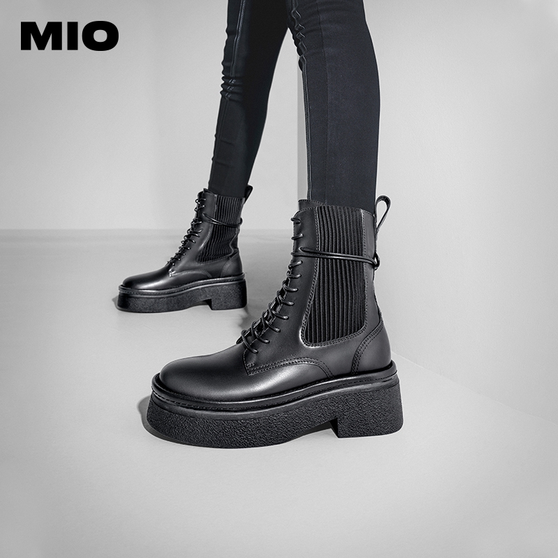 柔软皮面 顺滑牛皮革材质 轻韧有型穿着舒适