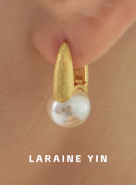 LARAINEYIN简约气质铜拉丝仿制珍珠耳环质感高级日常通勤约会耳饰