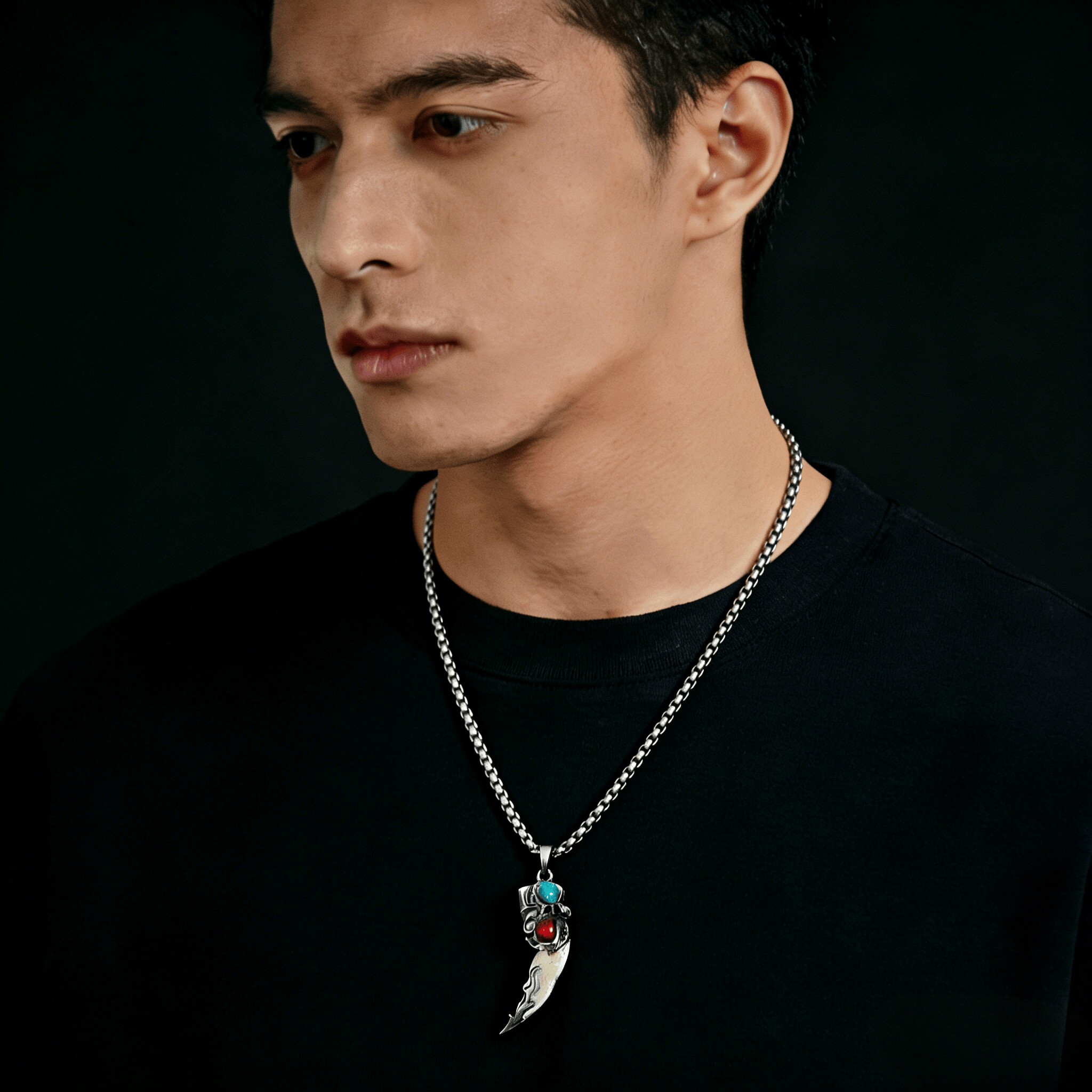 复古狼牙吊坠项链男小众藏式民族风设计百搭不掉色钛钢轻奢锁骨链