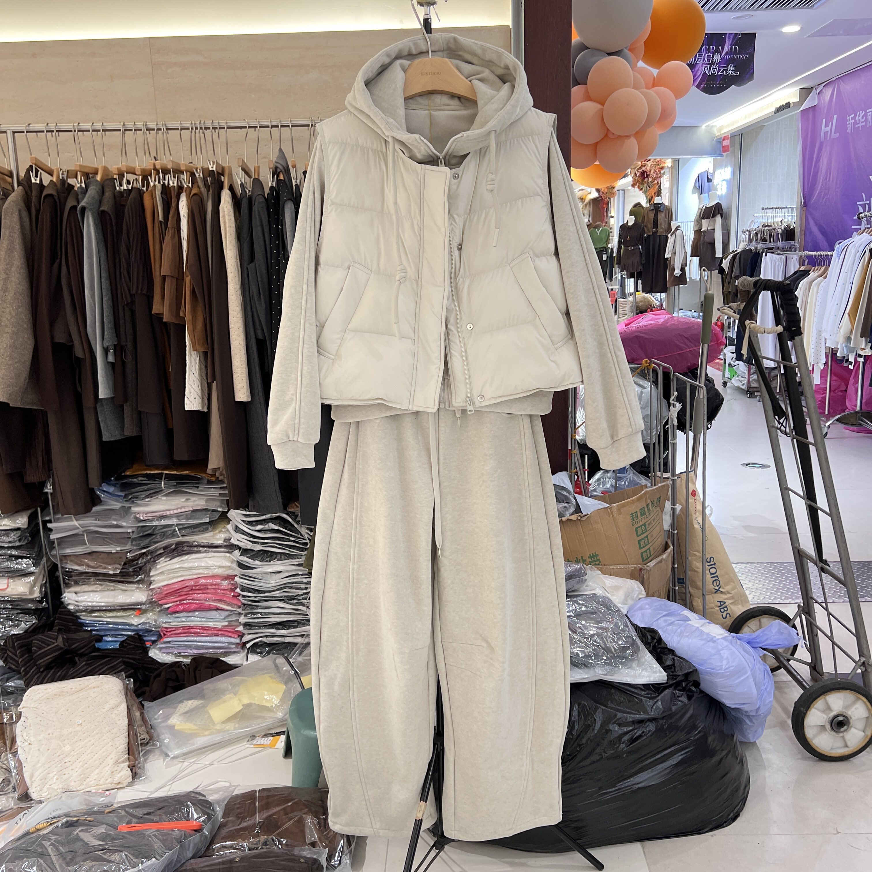 高端冬季棉服马甲连帽卫衣套装女2026冬新款宽松阔腿休闲裤三件套