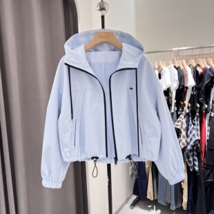 米色休闲连帽短款外套夹克女春季2026新款超火小众不撞款工装上衣