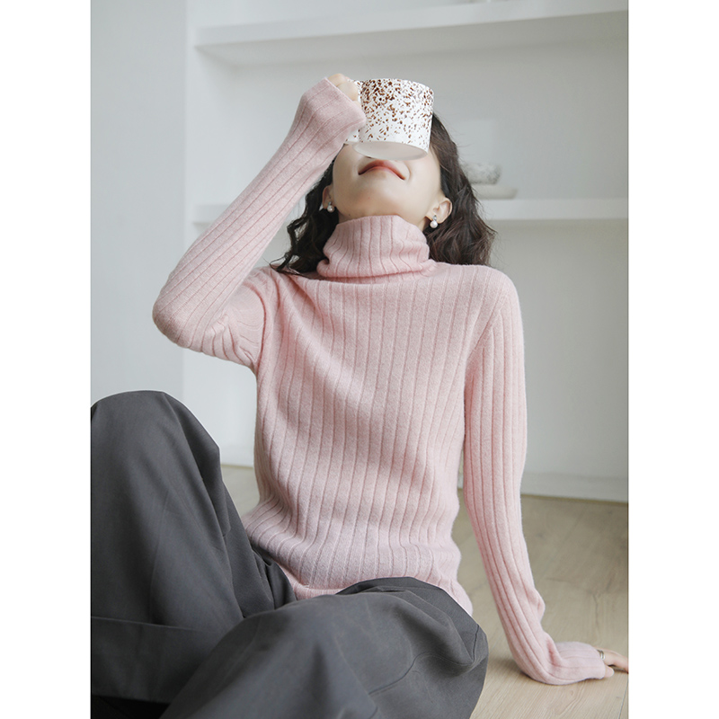 花粉色山羊绒高领毛衣