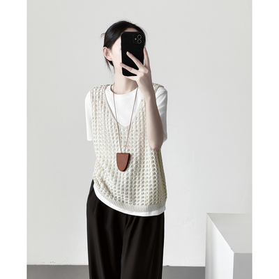 杏色V领镂空叠穿针织马甲