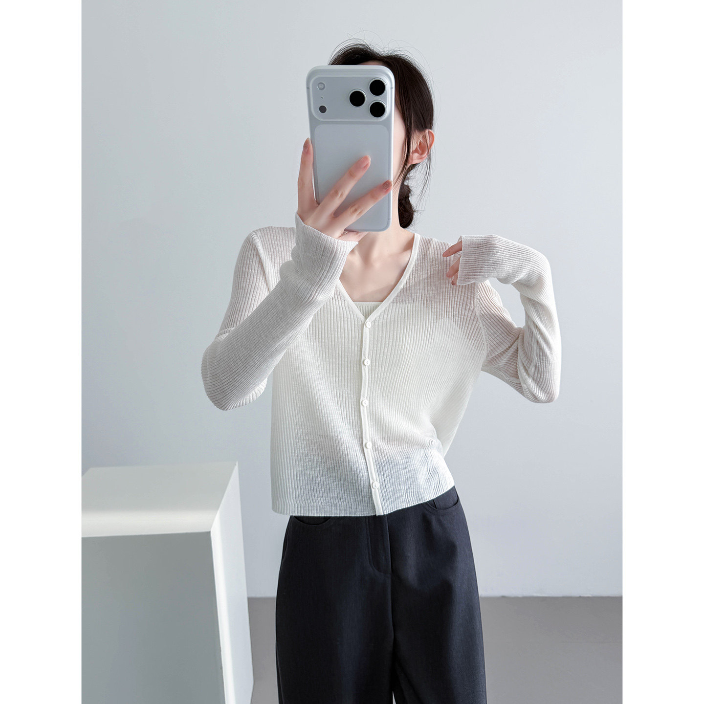 白色亚麻针织开衫女2026新款显瘦配吊带裙外搭薄款V领防晒空调衫