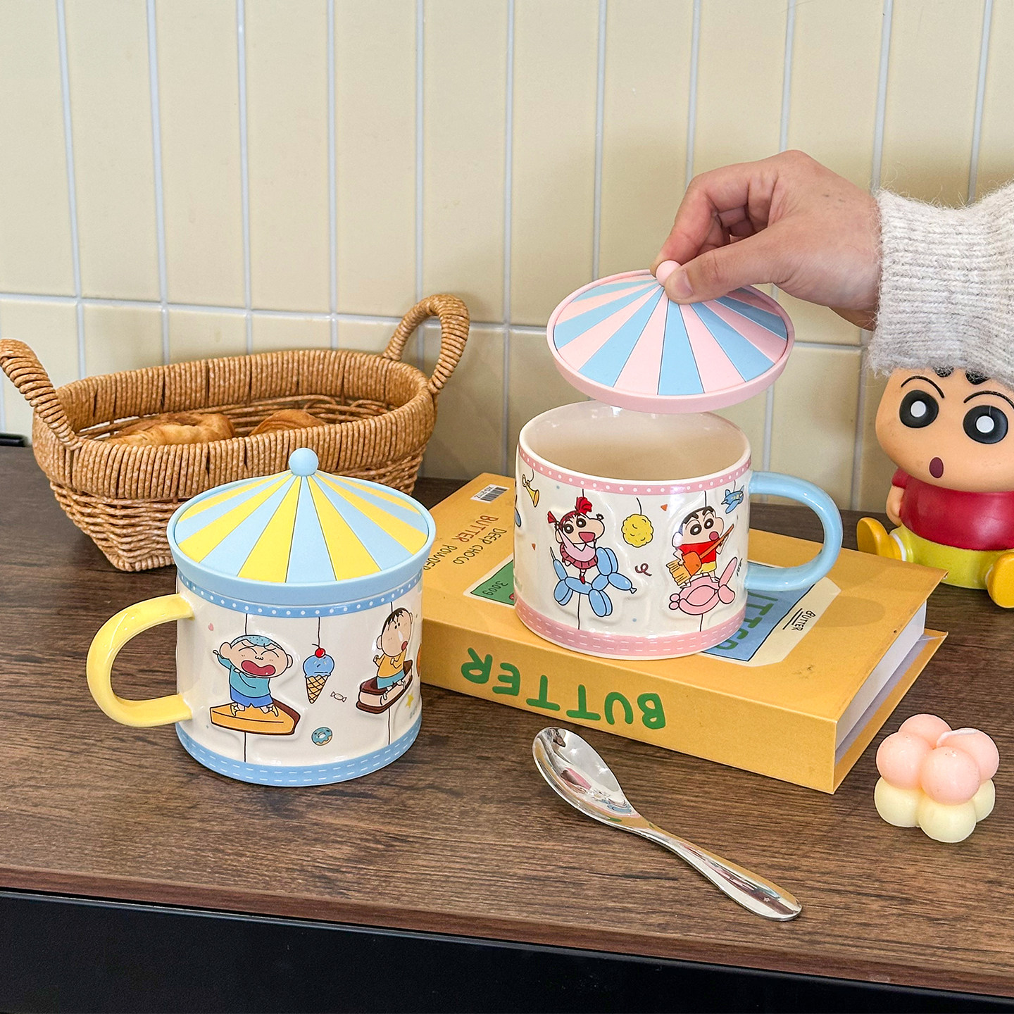 舍里蜡笔小新带盖陶瓷马克杯办公室水杯家用牛奶咖啡杯可爱伴手礼