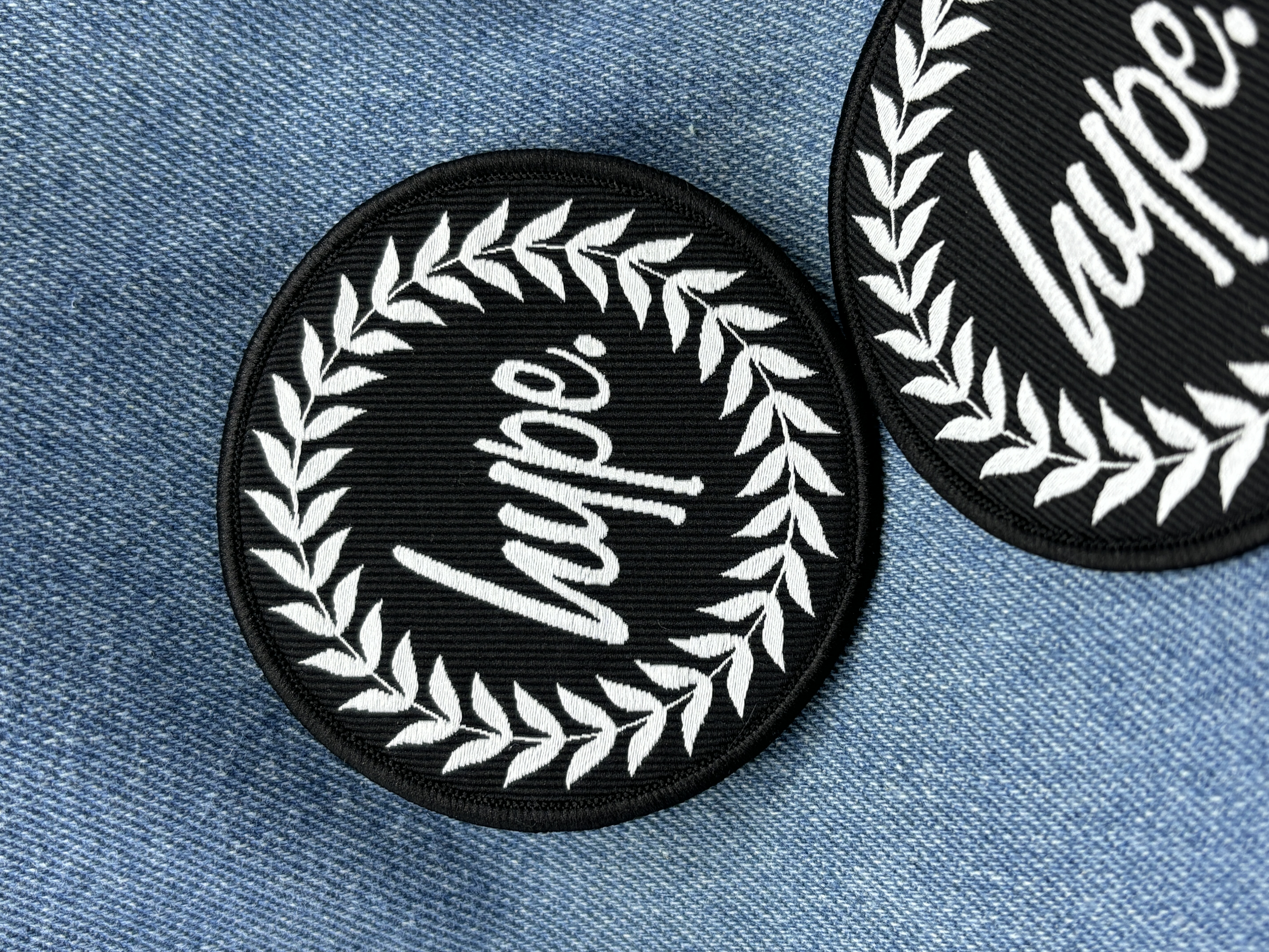 高端织唛章仔服装辅料服装标签徽章魔术贴热熔胶图案定制织唛布标