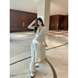 子套装 显瘦微喇休闲裤 女上衣修身 2025早秋穿搭米白色针织运动套装