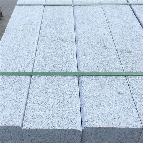 花岗岩芝麻灰路沿石仿形芝麻白路牙石马路阻车路缘石芝麻灰花岗岩