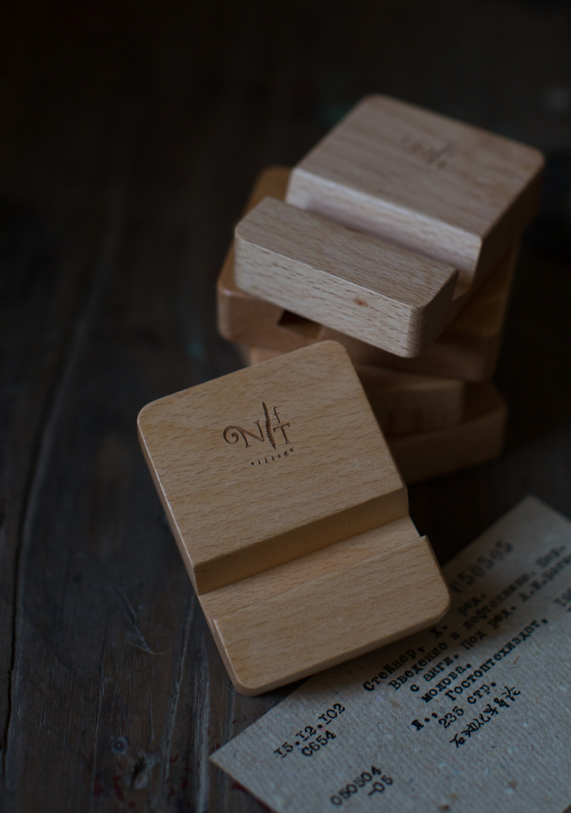 NfT 乡村实木手机座 复古轻巧出行口袋便携 安卓苹果台式桌面支架|msdalam kategori Aksesori Digital 3C, Aksesori telefon bimbit, pemegang telefon/pemegang telefon bimbit - dari Buy2taobao.com untuk memberikan perkhidmatan ejen Taobao profesional membeli