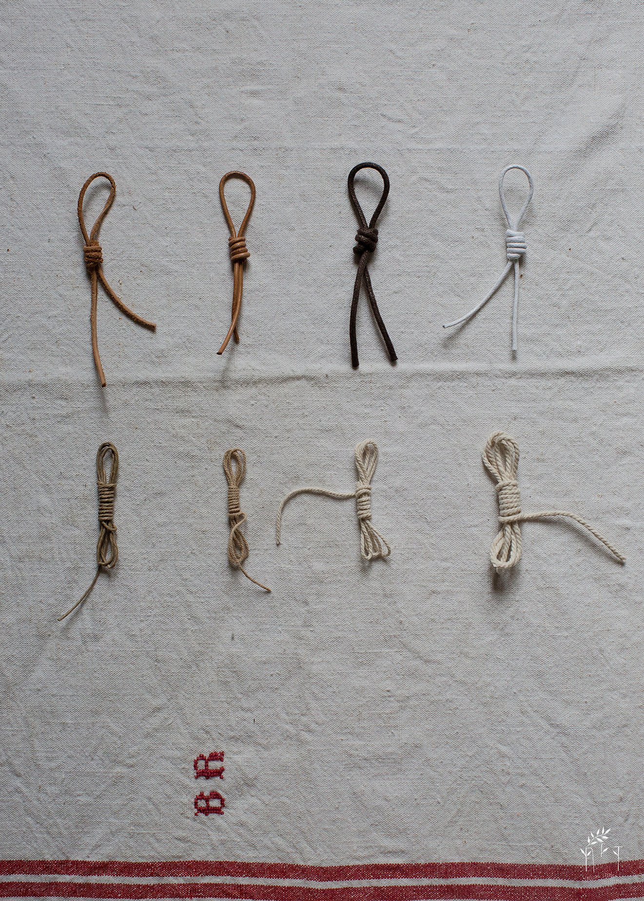 {NfT}鄉村風複古多款禮物包裝繩 植鞣牛皮繩草繩麻繩蠟繩 挂牌繩在類目 居家布藝, 縫紉DIY材料、工具及成品, 縫紉DIY配件/輔料/配飾, 繩子中 - 來自Buy2taobao.com提供專業的淘寶代購服務