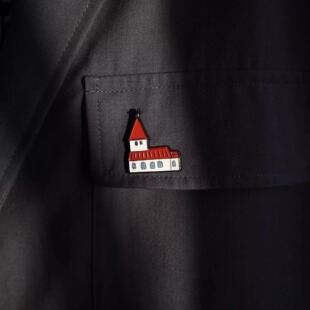 Heymen黑门 我们的家 原创手绘可爱冰岛红顶小房子徽章烤漆胸针