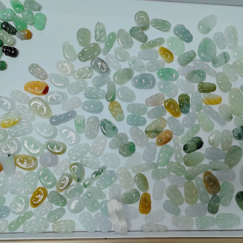 点关注  领特价翡翠挂件一枚  缅甸天然翡翠A货