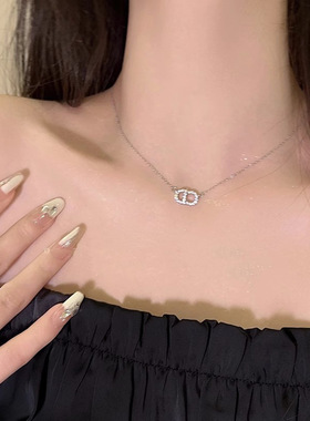 字母锆石项链女轻奢小众高级感猪鼻子气质锁骨链2024新款百搭颈链