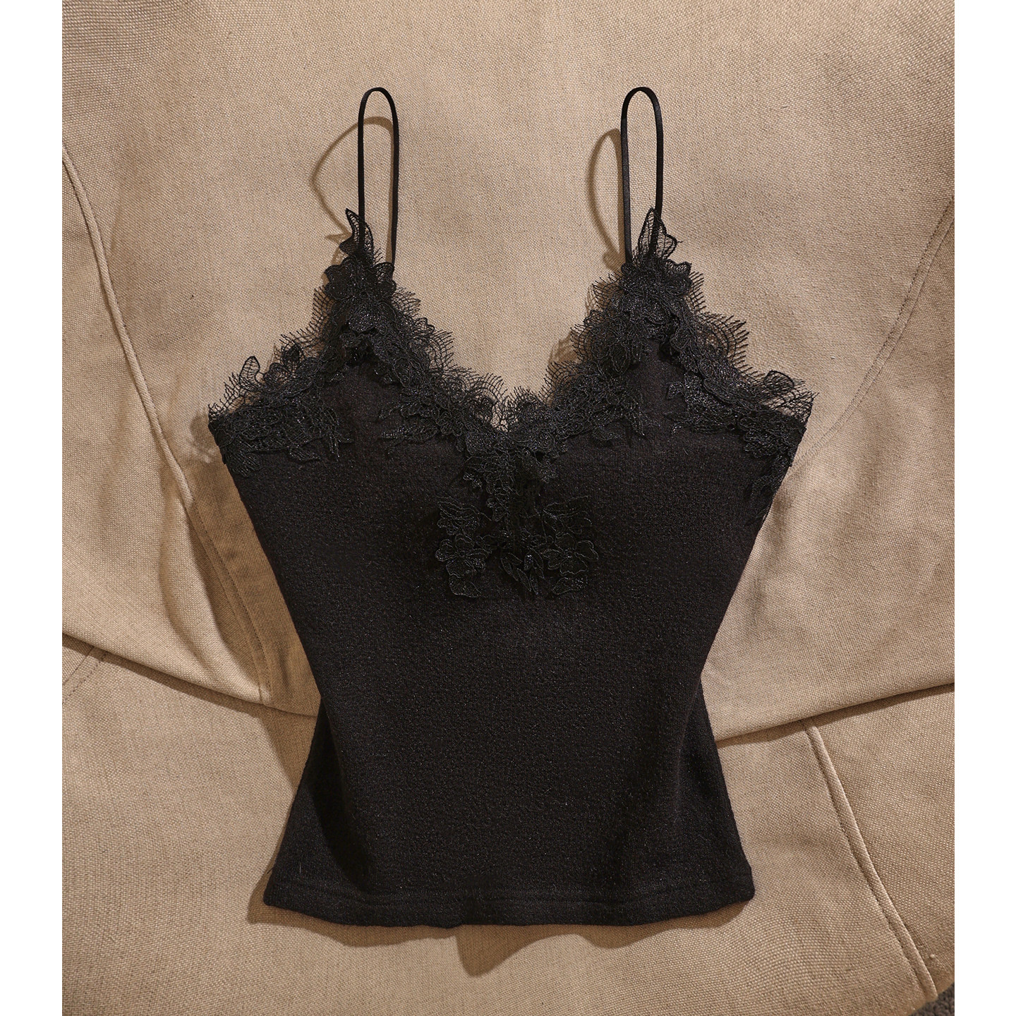 法式气质蕾丝吊带背心女黑色V领修身显瘦百搭外穿性感纯色上衣潮