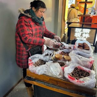 南昌万寿宫吴晓红辣椒饼咸辣味甜辣味手工茄子干南昌休闲零食追剧