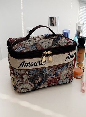 卡通小熊帆布化妆包2025新款轻复古森系手提包手拿包ins潮流女包