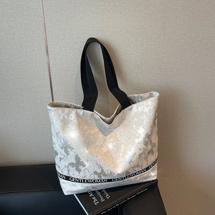 光影蝴蝶单肩托特包2026新款气质通勤拉链大包女ins旅行袋妈咪包