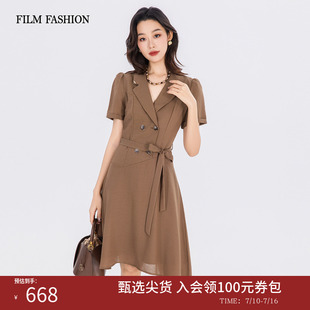 一电影一时装夏季新款西装连衣裙收腰V领纯色中长款度假休闲女士