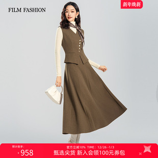 女巨好看 一电影一时装 上衣马甲半身裙套装 新款 一整套 2025冬季