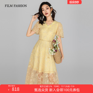 一电影一时装夏季新款短袖连衣裙中长款V领收腰网纱花卉刺绣女士