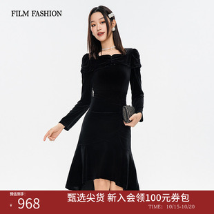 一电影一时装冬季新款丝绒连衣裙长袖女荷叶边A字高腰黑色中长款