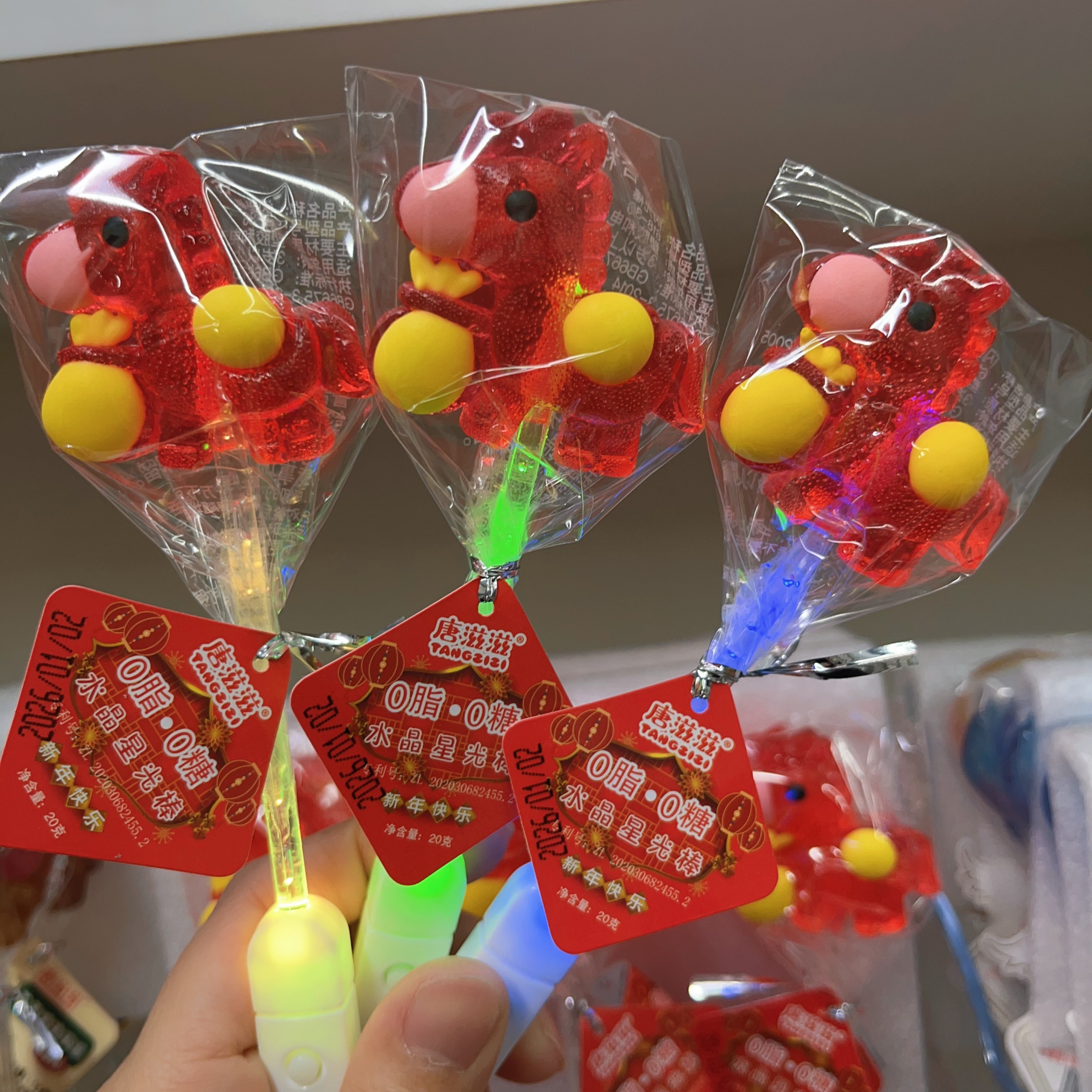 唐滋滋发光棒棒糖福袋马糖果新年儿童礼物点花兔子小鸡闪光糖果