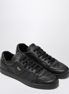 潮奢 Prada 普拉达 男士 黑色锤制皮质运动鞋 2EE442G000013