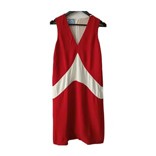 P385ZGMS 连衣裙 Prada V领无袖