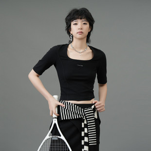 uti尤缇2025春季新款 黑色方领短袖T恤女修身短款上衣UK112570290