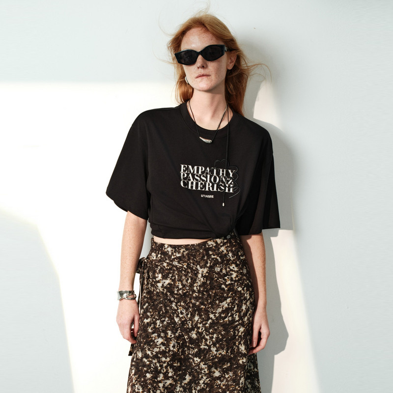 uti尤缇2026夏季新款 黑色纯棉短袖圆领T恤女休闲上衣UL230108290