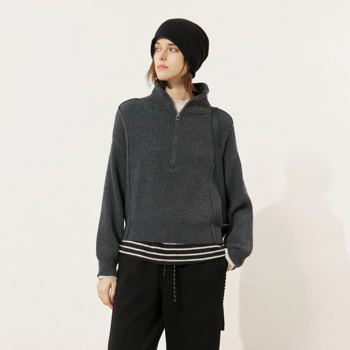 uti尤缇2025冬季新款 立领肌理感拼接设计毛衫女上衣UL4D1193283