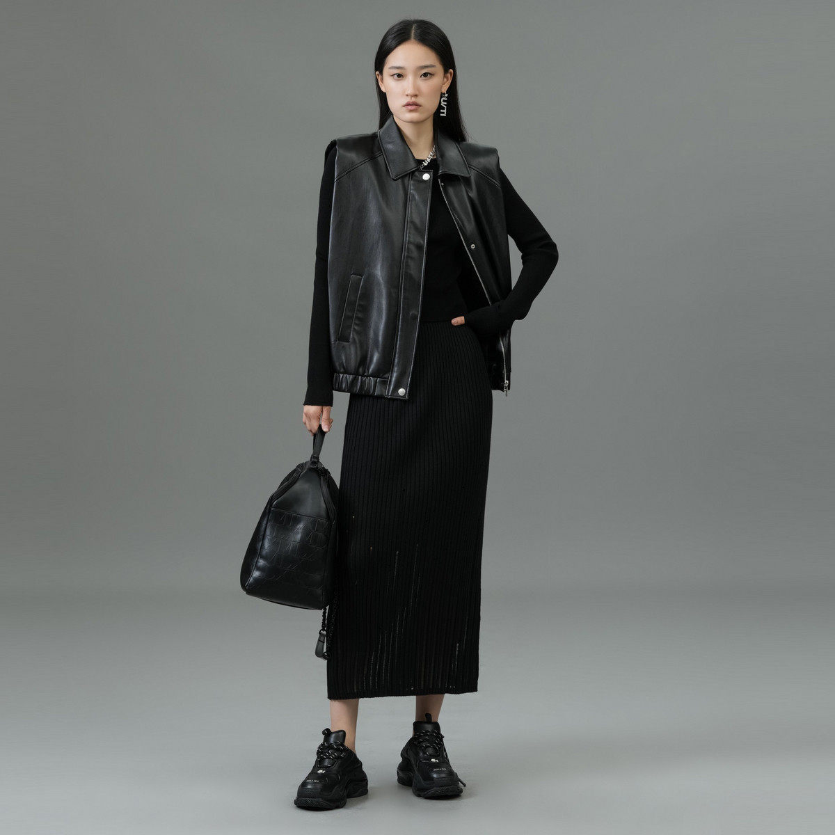 uti黑色无袖垫肩马夹女