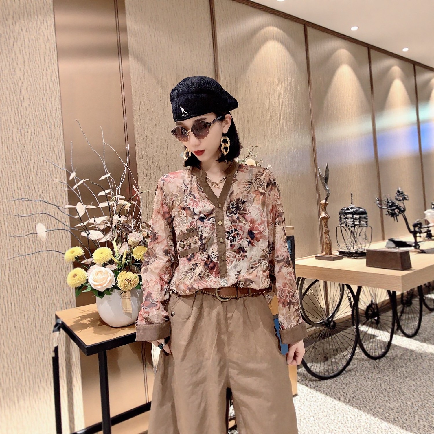 民族风印花女衬衣长袖宽松2026春秋复古打底衬衫个性时尚显瘦小衫