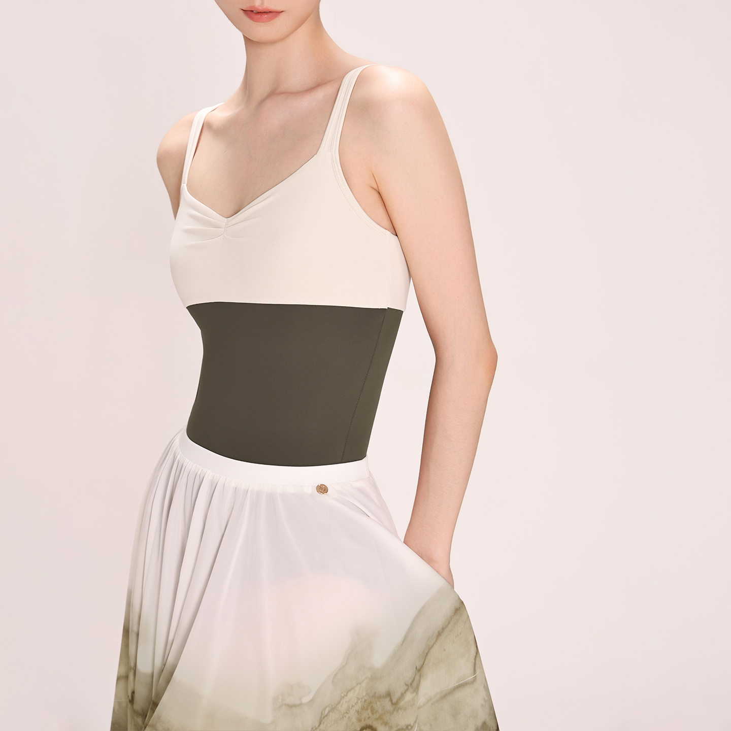 danzbaby芭蕾舞服成人形体服女吊带练功服宽肩带拼接练功体服B377