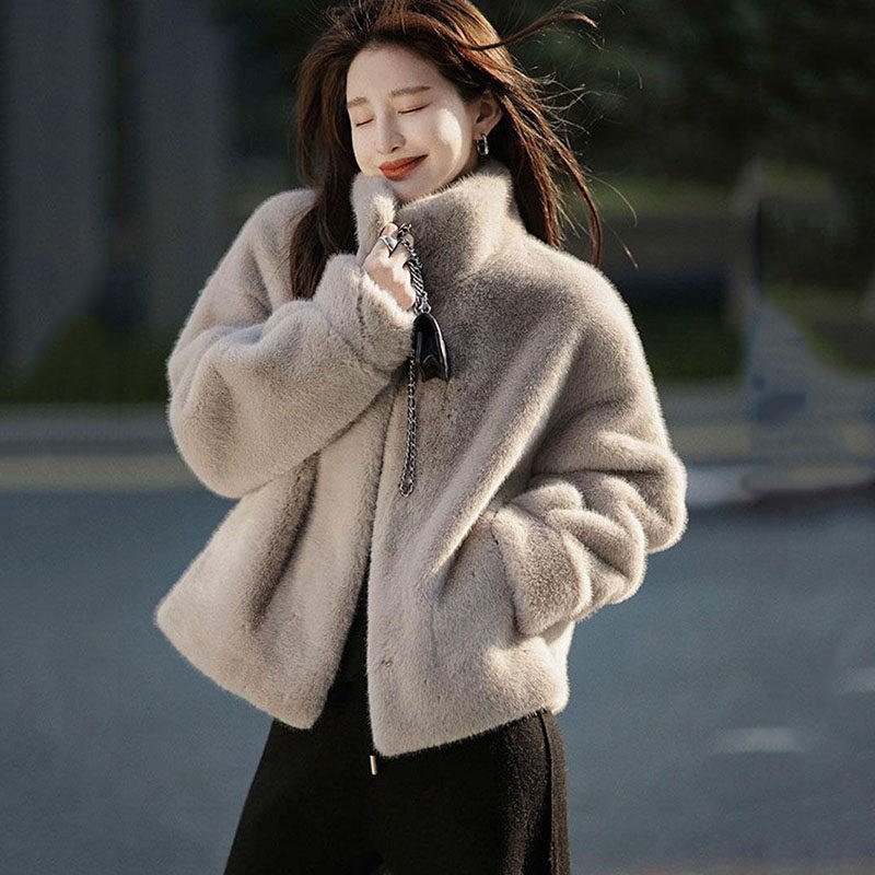皮毛一体秋冬季新款水貂绒外套女短款保暖立领环保獭兔毛时尚外套