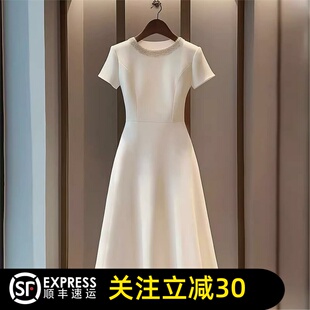 哥家官方2026夏新款气质镶钻短袖连衣裙女正肩显瘦小白裙